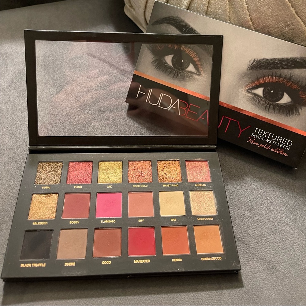 SOLD🚫Huda beauty rose gold edition
